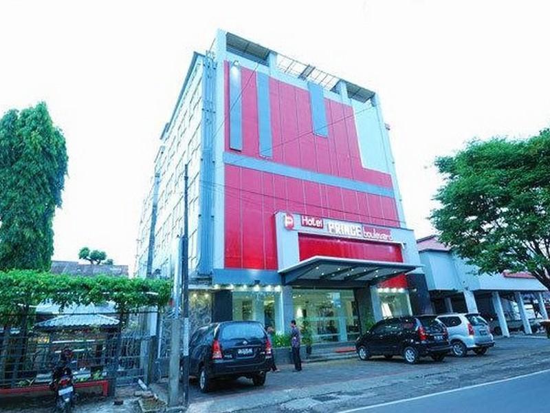 Oyo 1318 Hotel Prince Boulevard Манадо Екстер'єр фото