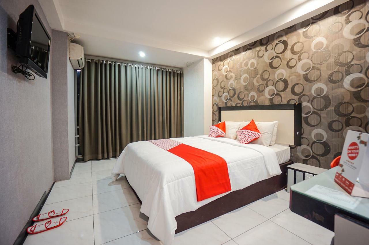 Oyo 1318 Hotel Prince Boulevard Манадо Екстер'єр фото