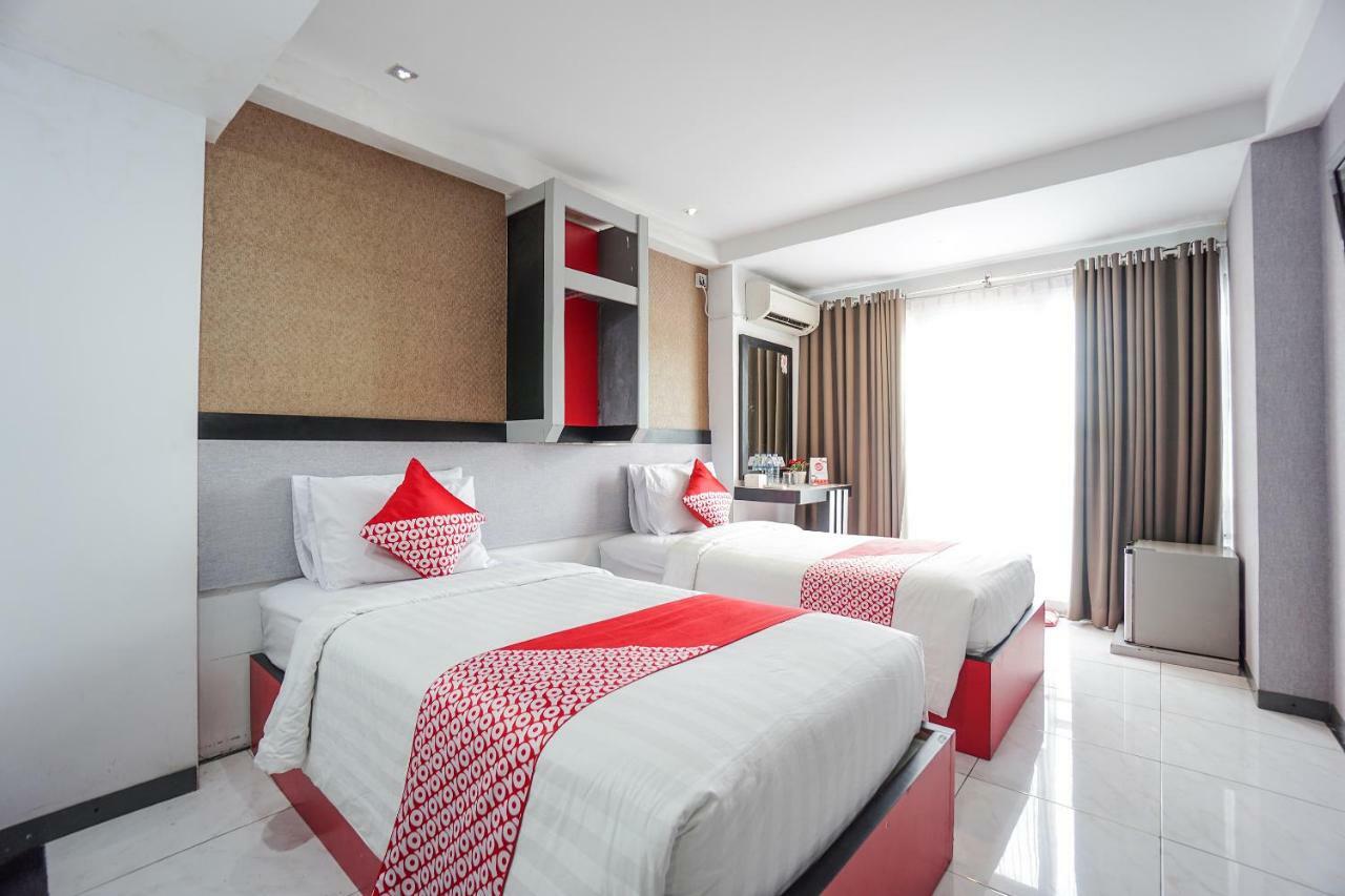 Oyo 1318 Hotel Prince Boulevard Манадо Екстер'єр фото